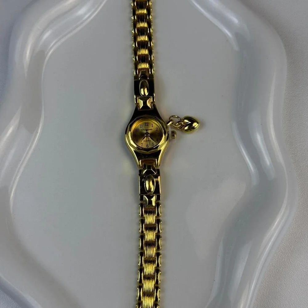Unbranded gold tone
